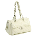 CHANEL シャネルエナメルマトラッセチェーンショルダーホワイト×ネオンカラー...