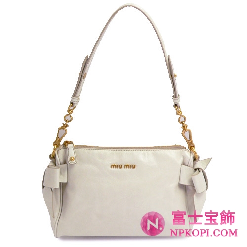 MIUMIU ミュウミュウ クラッチバッグ 2WAY サイドリボン ヴィンテージ レザー アイボリー 5N1557 VITELLO LUX TALCO