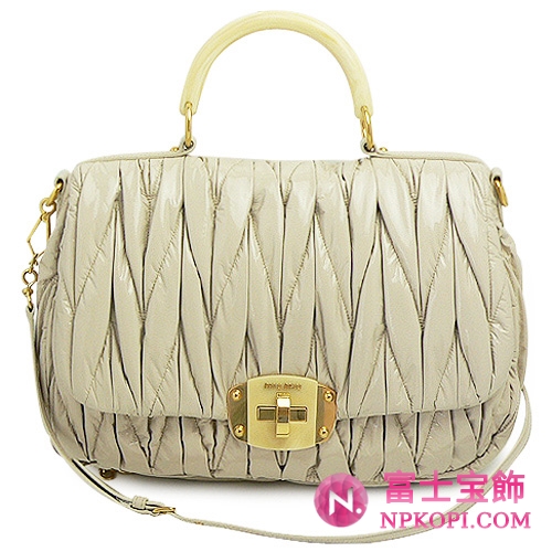 miumiu ミュウミュウ バッグ レディース 2WAY エナメル ターンロック ショルダーバッグ アイボリー RN0781 VERNICE GESSO
