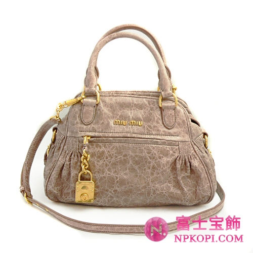 ミュウミュウ MIUMIU ハンドバッグ/ななめがけバッグ ショルダーストラップ付き 2WAY 南京錠チャーム ラムスキン チェリー（MUGHETTO）RT0439 NAPPA CHARM