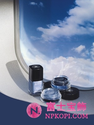 CHANEL "雲上のショー"からブルーの特別コスメ誕生 