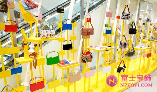 FENDI｜フェンディ復刻モデルやアーティストとのコラボレーションなど、特別なバケットを展示