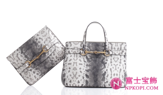 GUCCI｜グッチ　左／「ブライトビット」ラムレザー ショルダーバッグ（ショルダーストラップ付き）[W28×H19.5×D4cm]　13万4400円　右／「ブライトビット」ラムレザー トートバッグ（ショルダーストラップ付き）[W34×H24×D17cm]　22万4700円