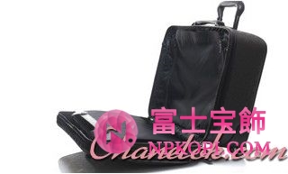 GUCCI｜グッチ唯一無二の光沢を放つGGインプリメに、新アイテムが登場