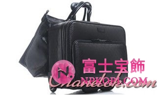 GUCCI｜グッチ唯一無二の光沢を放つGGインプリメに、新アイテムが登場