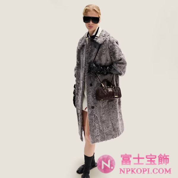 ミュウミュウスーパーコピーアルカディ マテラッセレザー バッグ5BB142_AN88_F0NBL_V_OON